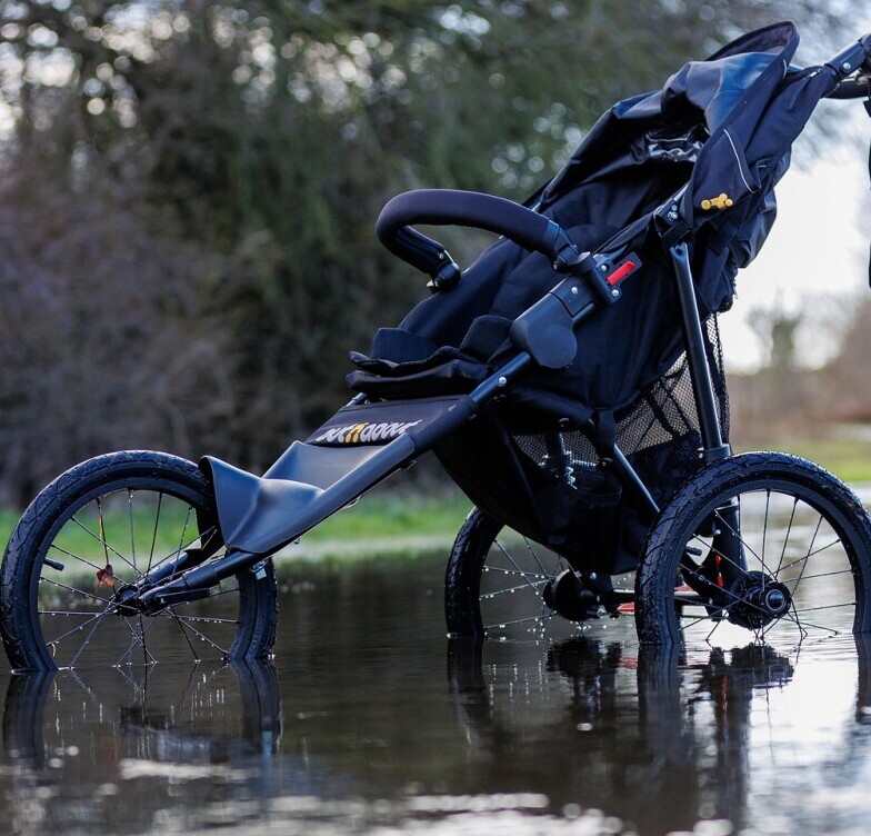 One-hand stroller fold demonstration